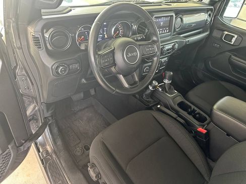 Used 2020 Jeep Gladiator Sport AWD/4WD image 13