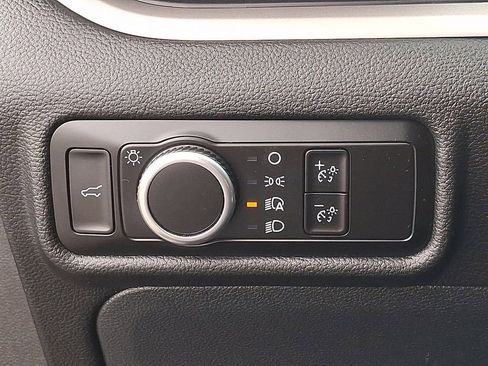 Used 2023 Ford Explorer XLT image 24