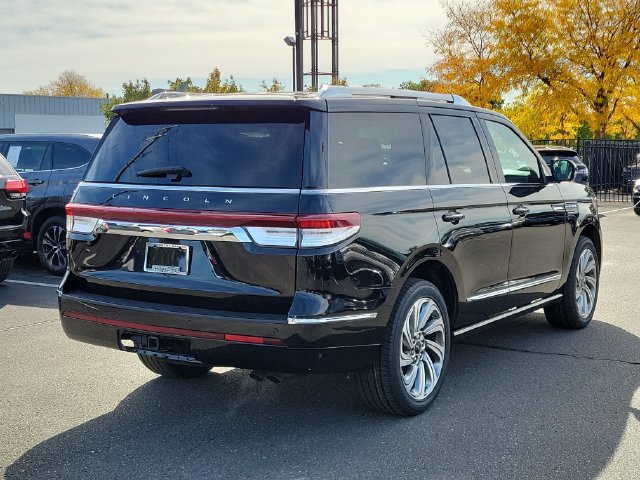 Certified 2022 Lincoln Navigator 4WD image 4
