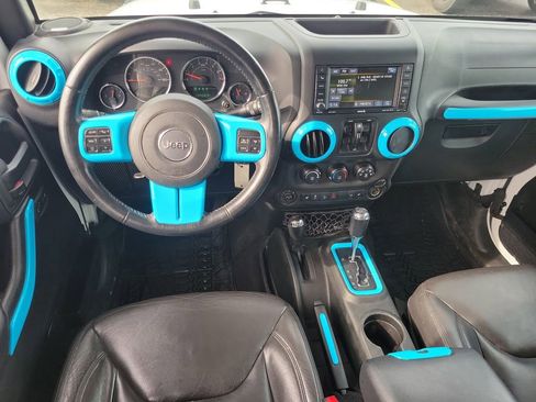 Used 2018 Jeep Wrangler Unlimited Sahara image 21