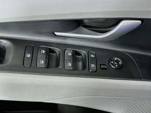 Used 2023 Hyundai Elantra Limited FWD image 18