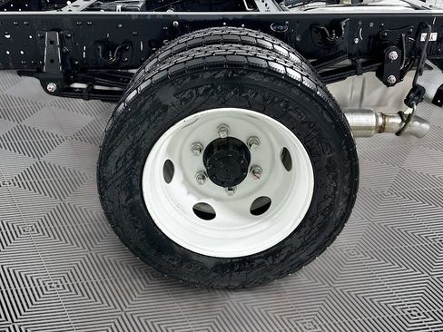 New 2026 Isuzu NPR RWD image 15