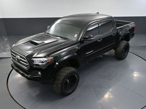 Used 2017 Toyota Tacoma TRD Sport w/ Tow Package image 57