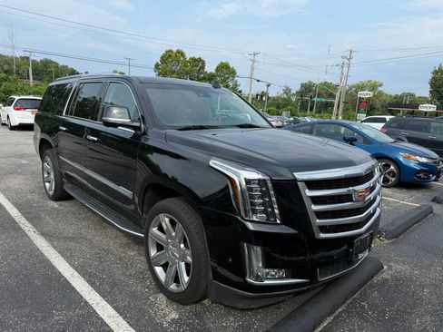 Used 2019 Cadillac Escalade ESV Luxury AWD/4WD image 7