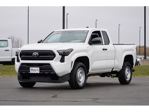 Used 2024 Toyota Tacoma SR image 7