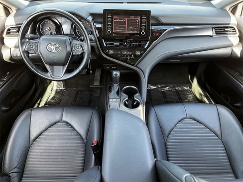 Used 2024 Toyota Camry SE image 9