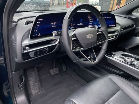 Certified 2025 Cadillac Lyriq Luxury AWD/4WD image 2