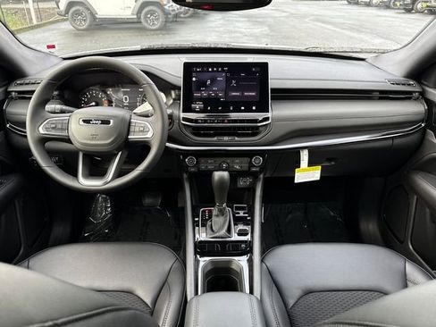 New 2026 Jeep Compass Latitude image 10