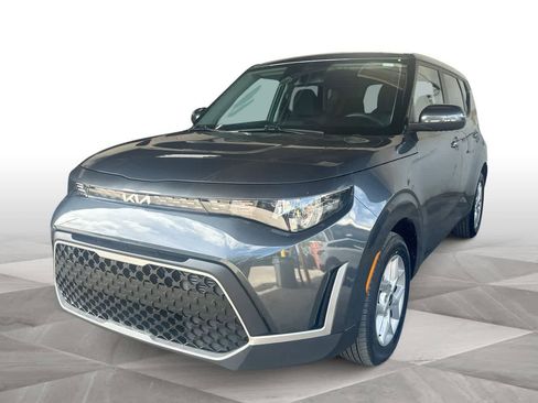 Used 2025 Kia Soul LX w/ LX Technology Package FWD image 4