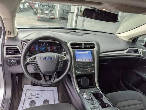 Used 2019 Ford Fusion SE FWD image 13