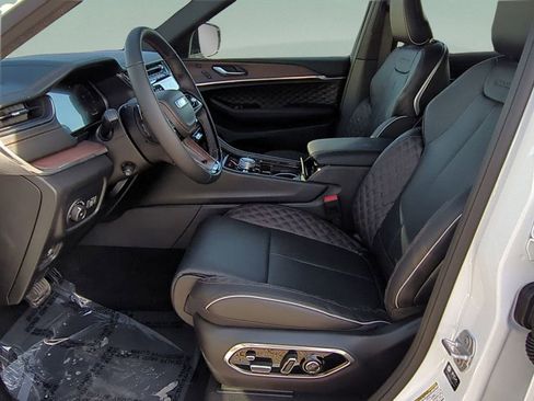 New 2025 Jeep Grand Cherokee L Summit w/ MOPAR Finishing Package AWD/4WD image 10