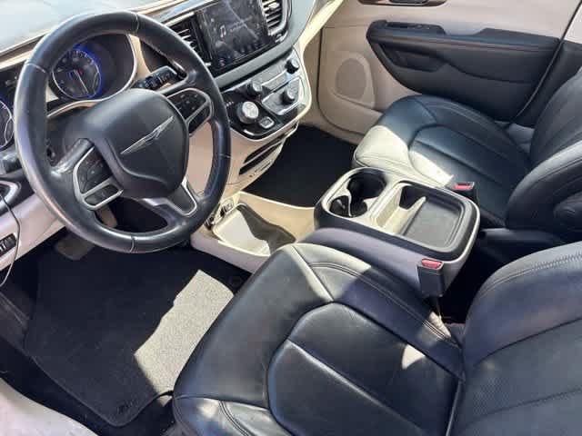 Used 2018 Chrysler Pacifica Touring-L w/ Premium Audio Group FWD image 9