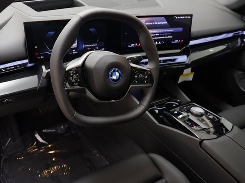 New 2026 BMW i5 eDrive40 image 8