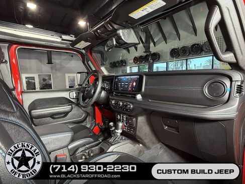 Used 2025 Jeep Wrangler Unlimited Rubicon 4xe w/ Convenience Group AWD/4WD image 25