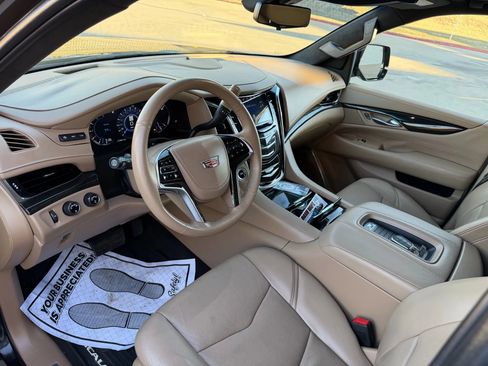 Used 2018 Cadillac Escalade ESV Platinum image 15