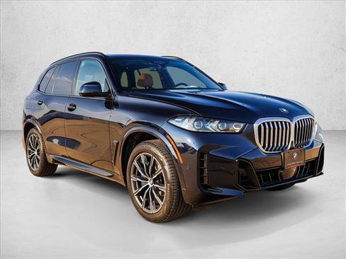 Used 2025 BMW X5 xDrive40i w/ M Sport Package AWD/4WD image 3