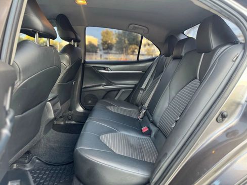 Used 2020 Toyota Camry SE image 12