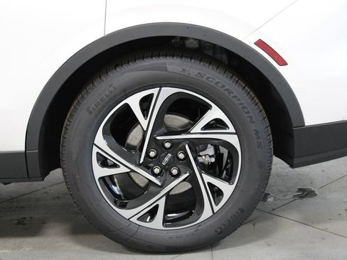 New 2026 Lincoln Nautilus Premier w/ Equipment Group 102A AWD/4WD image 18