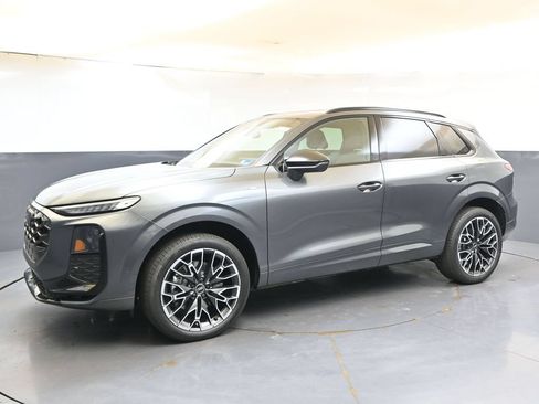 New 2026 Audi Q3 quattro 2.0T AWD/4WD image 2