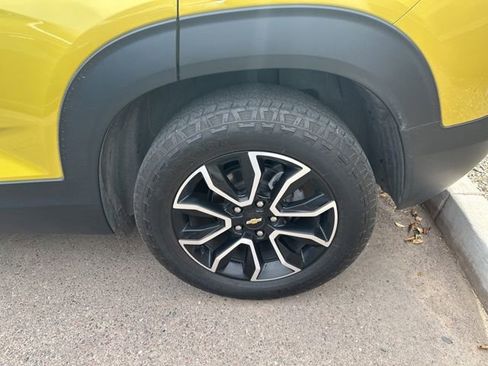 Used 2023 Chevrolet TrailBlazer ACTIV w/ Sun and Liftgate Package FWD image 4