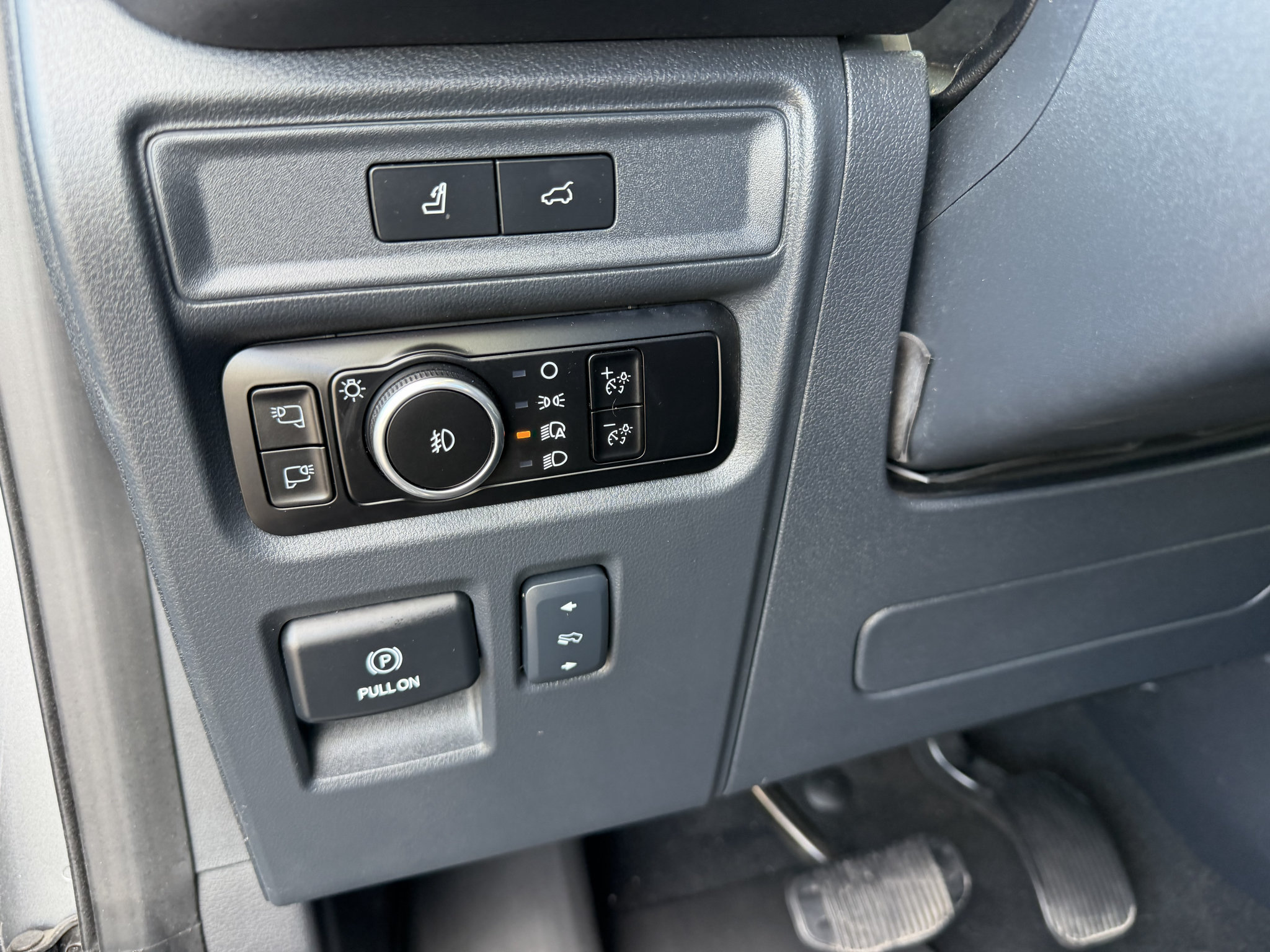 Used 2024 Ford Expedition Platinum AWD/4WD image 12