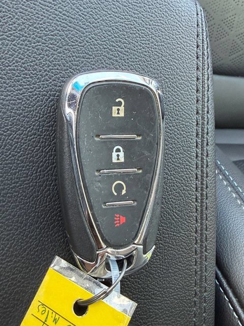 Used 2023 Chevrolet Bolt LT w/ Infotainment Package FWD image 32