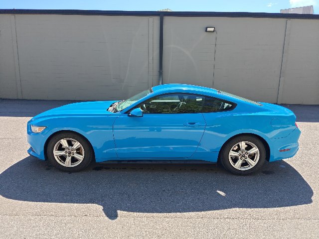 Used 2017 Ford Mustang Coupe RWD image 5