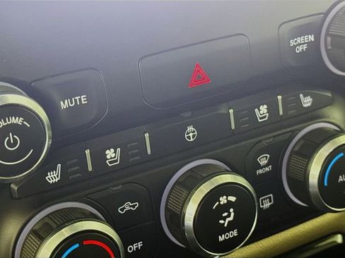 Used 2022 RAM 1500 Laramie AWD/4WD image 22