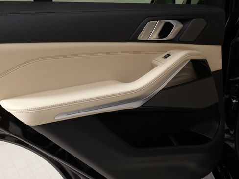 Used 2021 BMW X5 M50i w/ Premium Package image 35