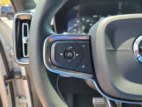 Used 2020 Volvo XC40 T5 R-Design AWD/4WD image 17