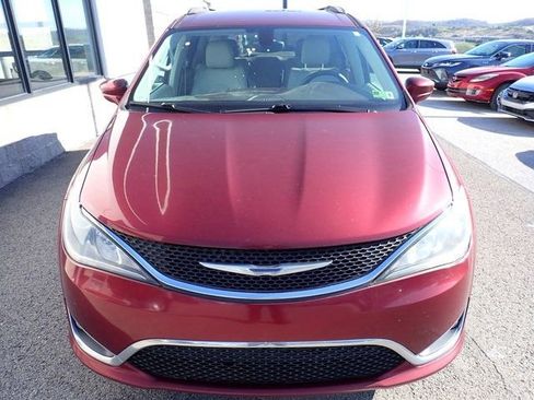 Used 2017 Chrysler Pacifica Touring-L w/ Tire & Wheel Group image 6