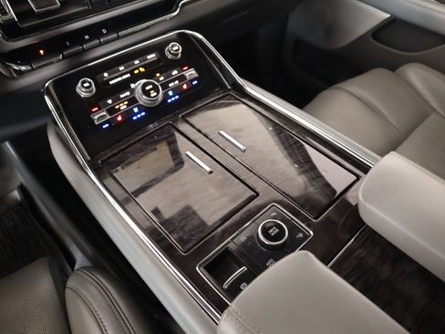 Used 2020 Lincoln Navigator Reserve w/ Luxury Package image 9