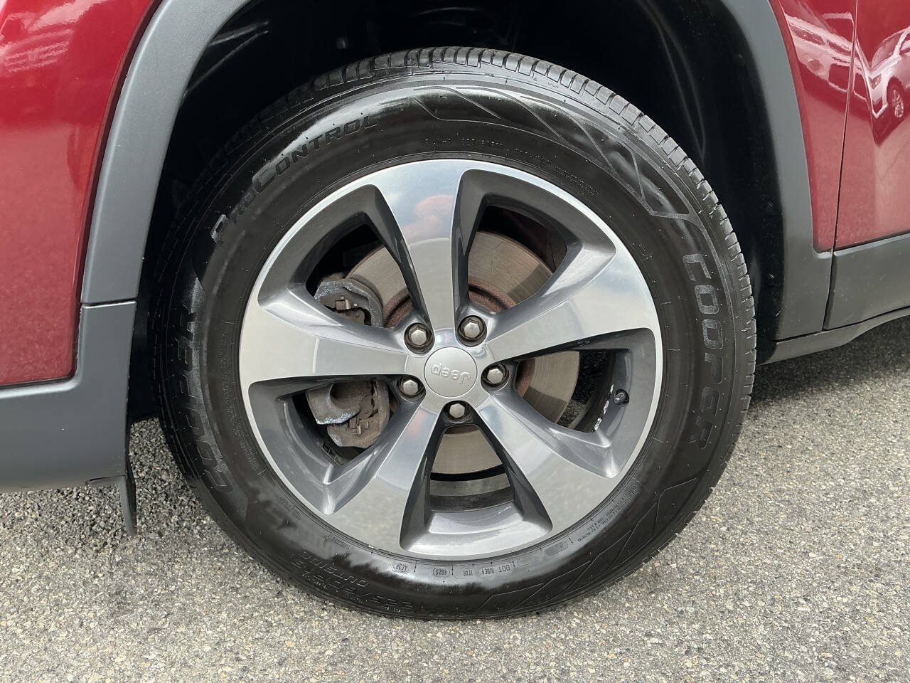 Used 2019 Jeep Cherokee Limited AWD/4WD image 10