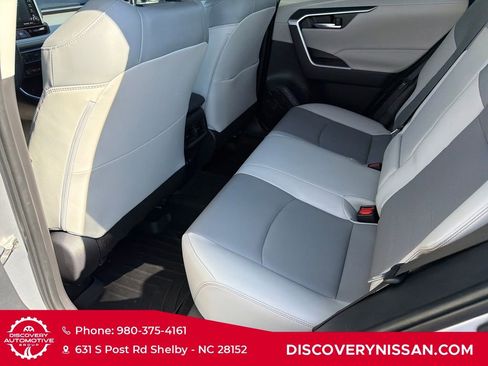 Used 2020 Toyota RAV4 XLE Premium FWD image 34