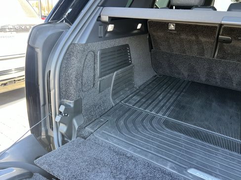 Used 2025 Land Rover Range Rover SE image 38