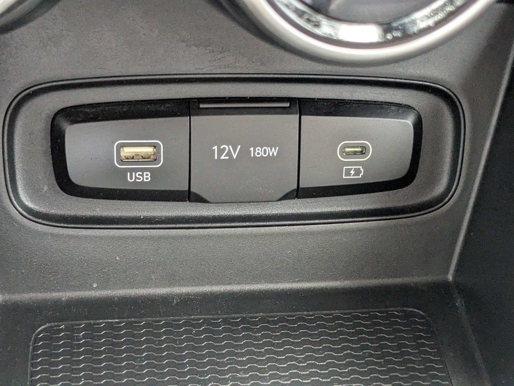 Used 2023 Hyundai Venue SEL FWD image 27