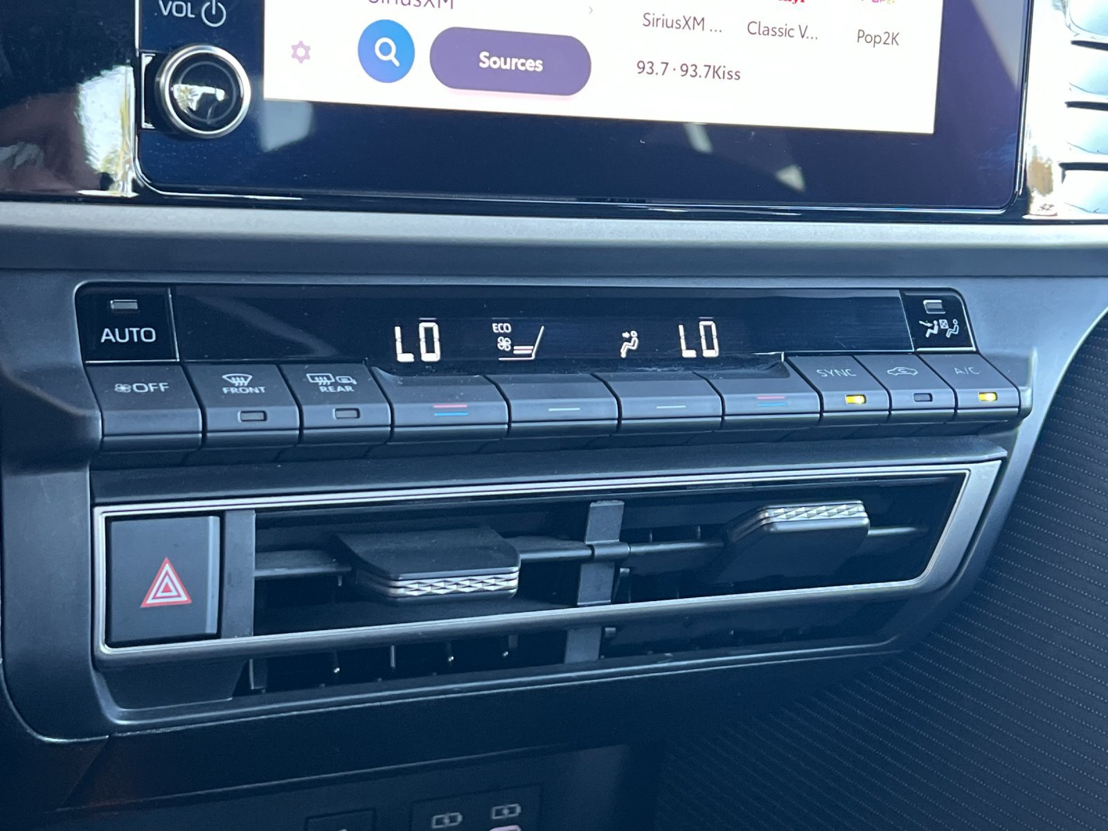 Used 2025 Toyota Camry SE FWD image 19
