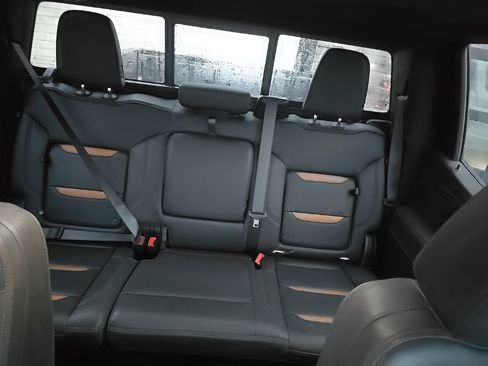 Used 2025 GMC Sierra 1500 AT4 w/ AT4 Premium Package AWD/4WD image 11