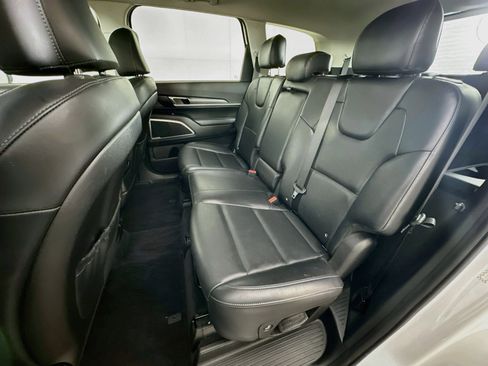 Used 2020 Kia Telluride S w/ S 8 Passenger Seating Package FWD image 28