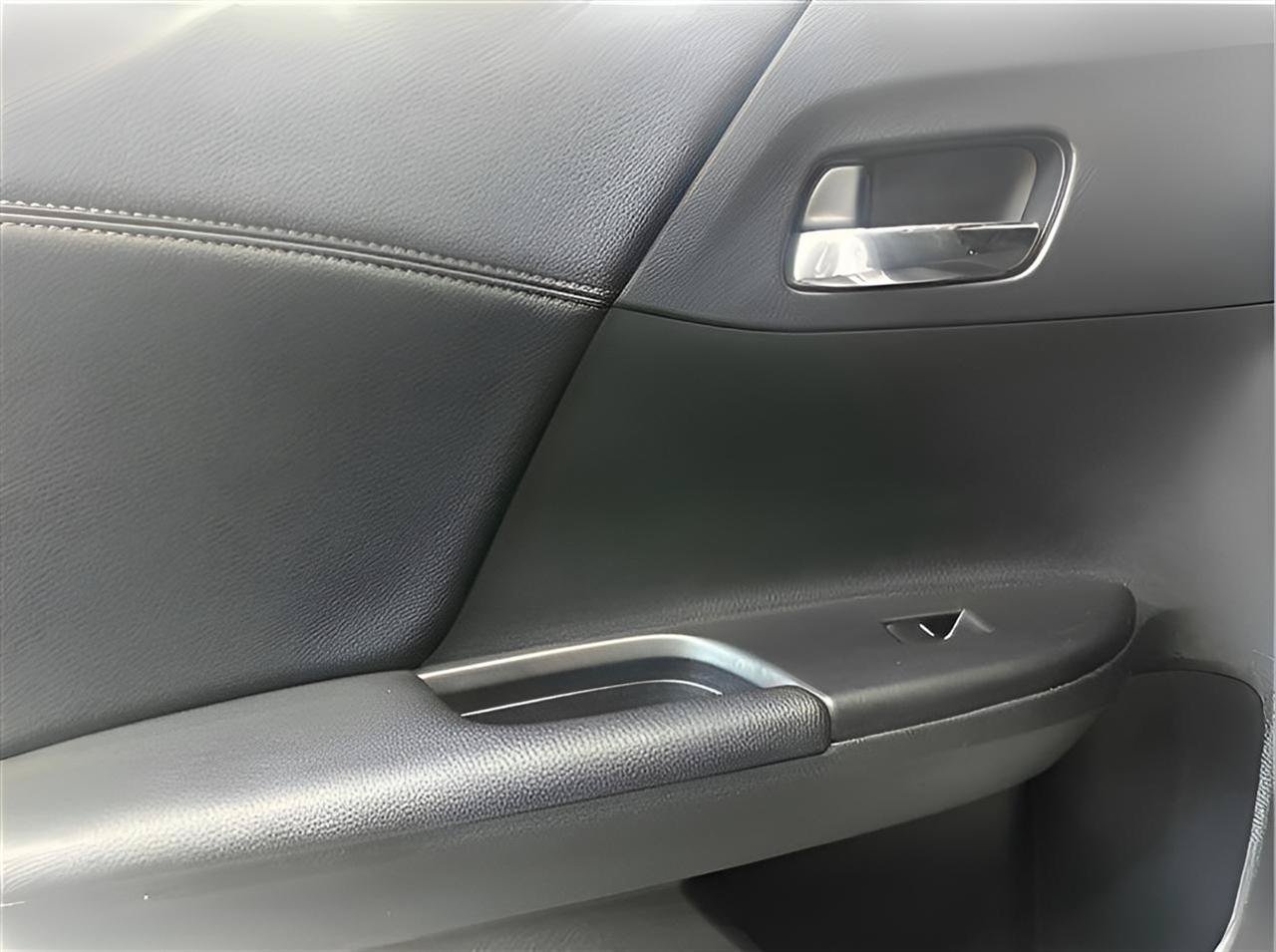 Used 2017 Honda Accord EX-L image 9