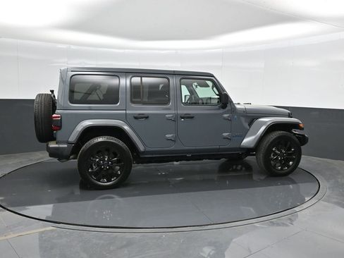 Used 2025 Jeep Wrangler Unlimited Sahara w/ Safety Group AWD/4WD image 3