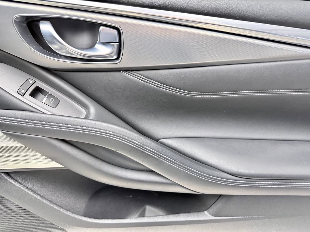 Used 2019 INFINITI Q60 3.0t Luxe w/ Essential Package AWD/4WD image 16