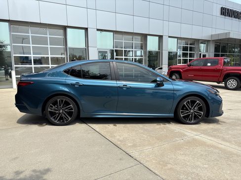Used 2025 Toyota Camry XSE AWD/4WD image 9