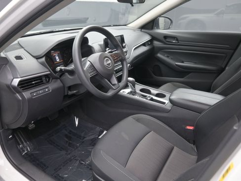 Used 2024 Nissan Altima 2.5 S image 12