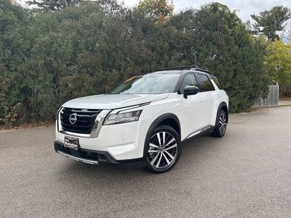 Used 2025 Nissan Pathfinder Platinum