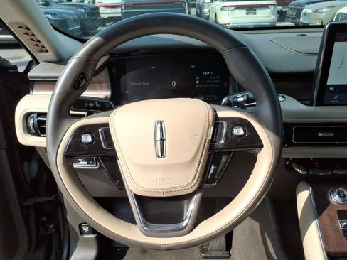 Used 2021 Lincoln Aviator Reserve w/ Elements Package Plus AWD/4WD image 17