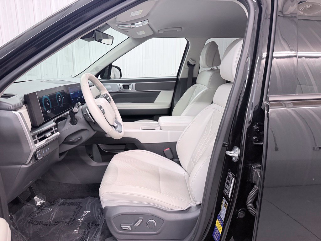 Used 2025 Hyundai Santa Fe SEL FWD image 9