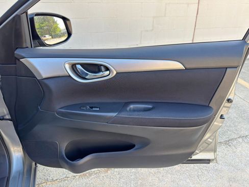 Used 2014 Nissan Sentra SV FWD image 33