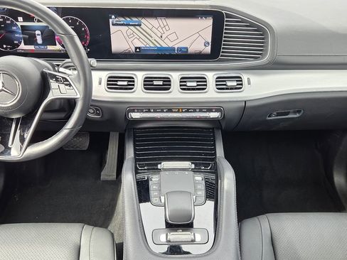 Used 2025 Mercedes-Benz GLS 450 4MATIC image 15