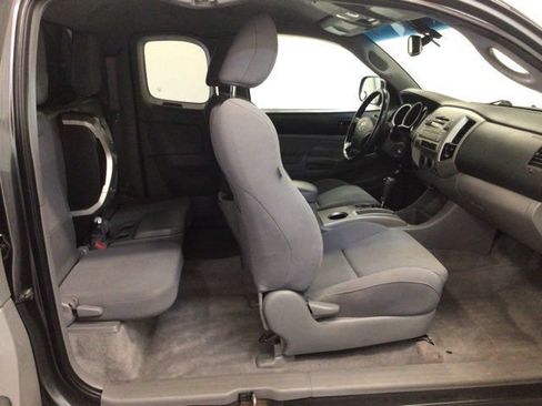 Used 2011 Toyota Tacoma 4x4 Access Cab V6 w/ TRD Sport Pkg image 16